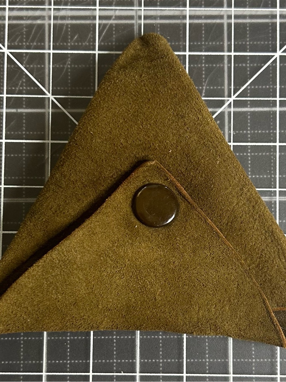 Vintage Handmade Suede Triangular Coin Pouch with Snap Button Closure - Picture 9 of 9